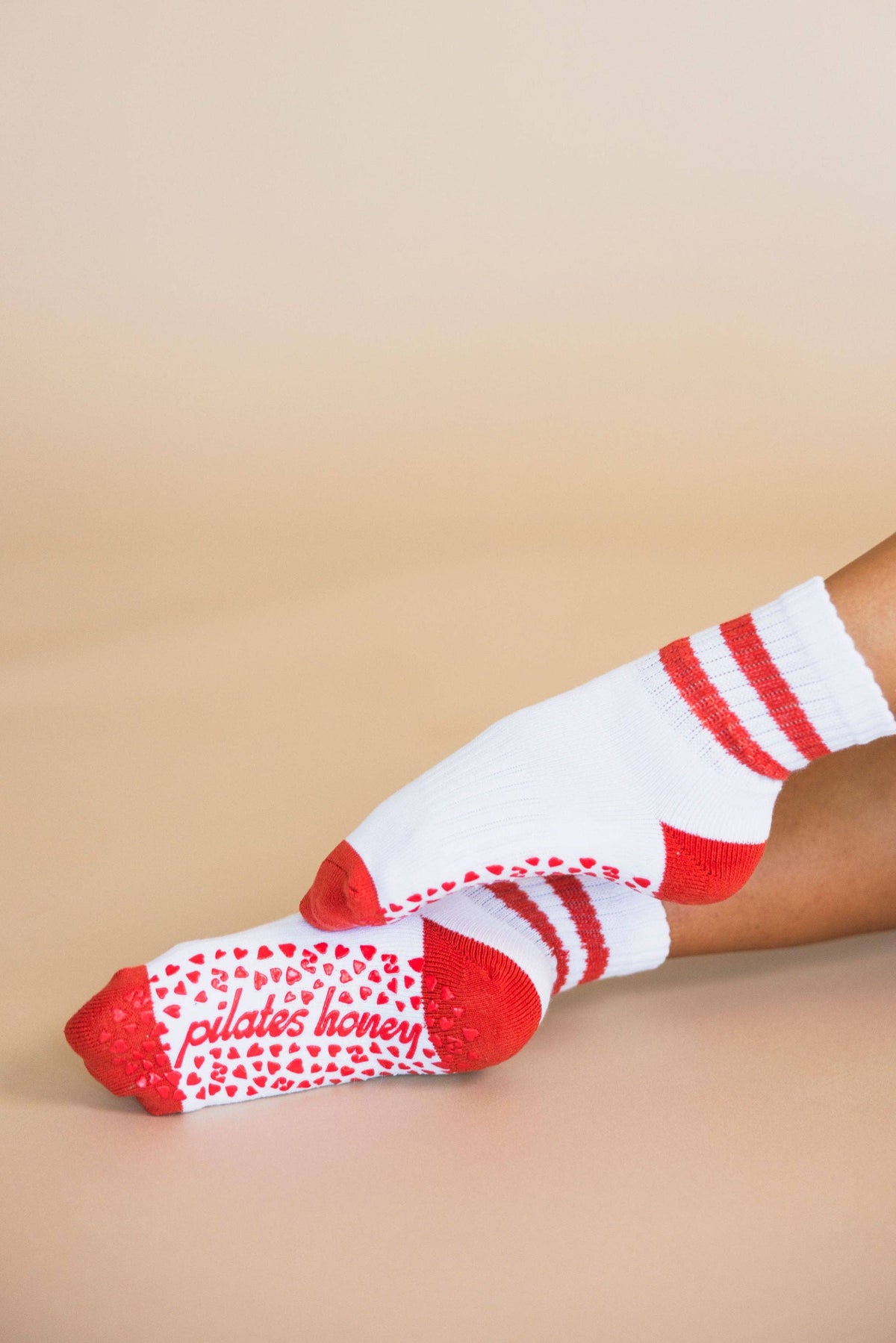 Pilates Honey - Rosso Vintage Short Crew Grip Sock: M/L